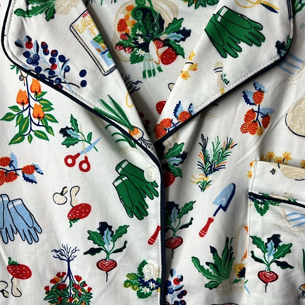 Kate Spade Two Piece Top and Short Gardening Pajama Set NWT - Picture 3 of 4